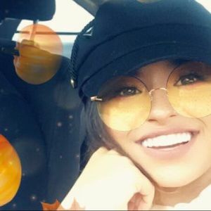 Meet your Posher, Candace